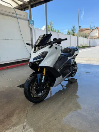 Yamaha T-Max Tech Max 560
