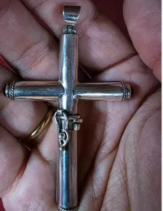 Colgante Cruz con Piedra y Cuchara