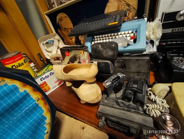 Lotto di oggetti vintage e da collezione