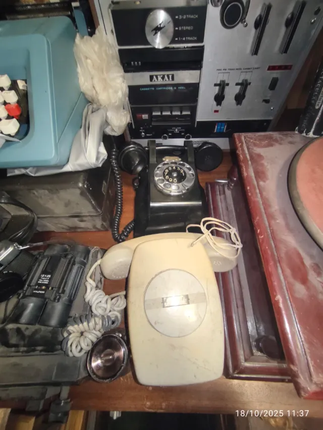 Lotto di oggetti vintage e da collezione