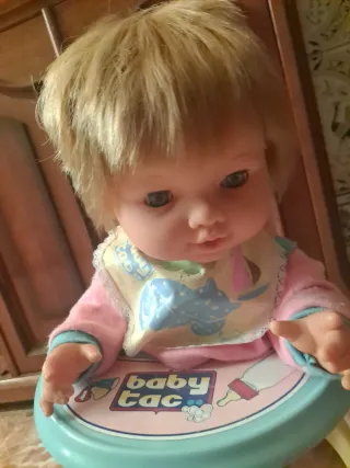 Muñeca bebé con andador 1993 marca jesmar.