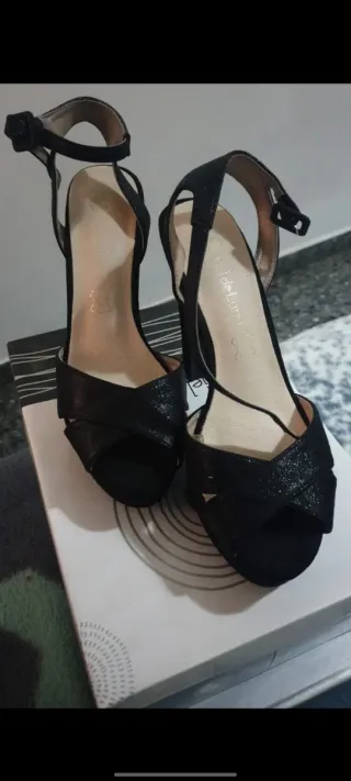 Zapatos de tacón negros