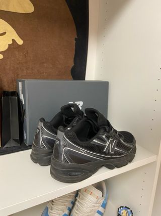 New Balance 740 negras