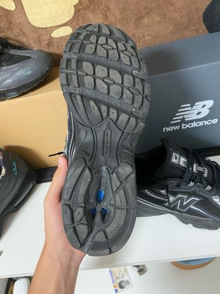 New Balance 740 negras