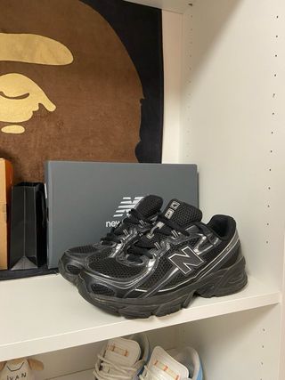 New Balance 740 negras