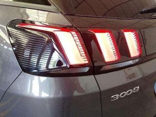 Peugeot 3008 BlueHDi 130 SANDS Allure Pack EAT8 96 kW (130 CV)