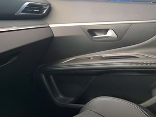 Peugeot 3008 BlueHDi 130 SANDS Allure Pack EAT8 96 kW (130 CV)