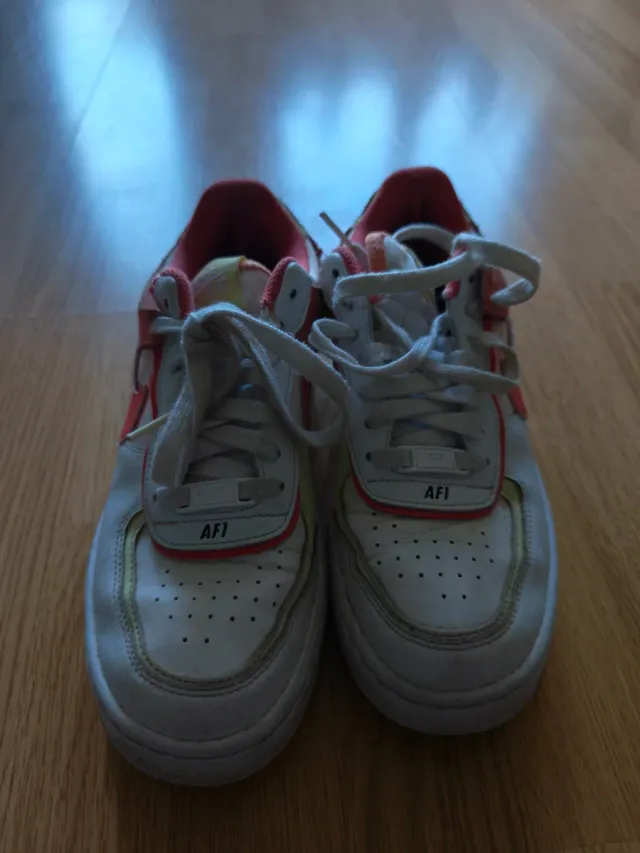 Zapatillas Nike Air Force 1 Rojas y Blancas