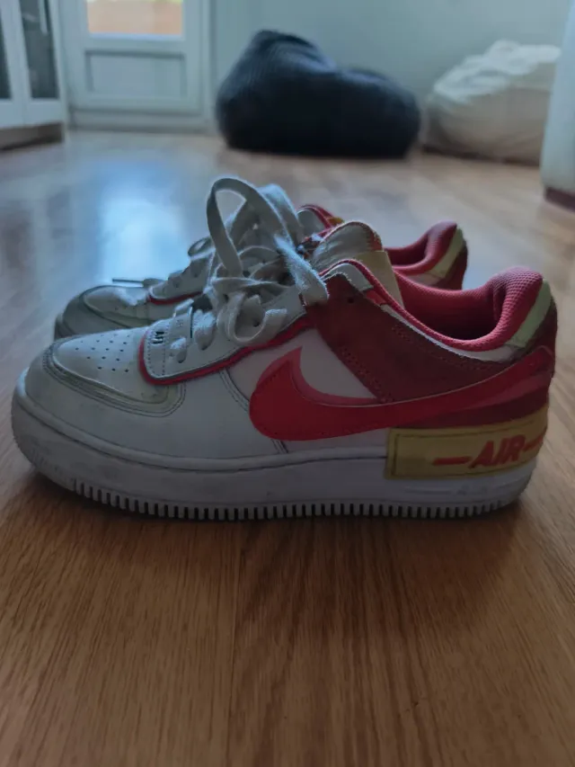 Zapatillas Nike Air Force 1 Rojas y Blancas