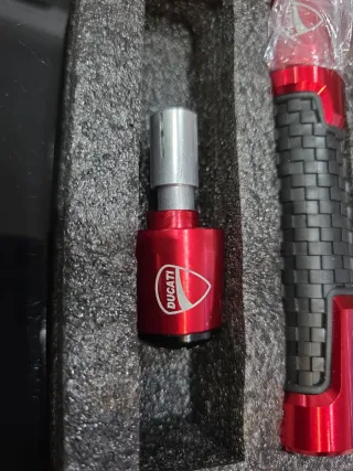 Puños DUCATI con tapón para manillar