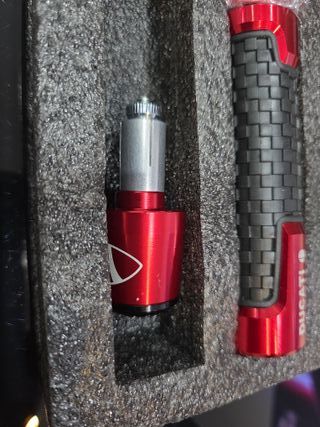 Puños DUCATI con tapón para manillar