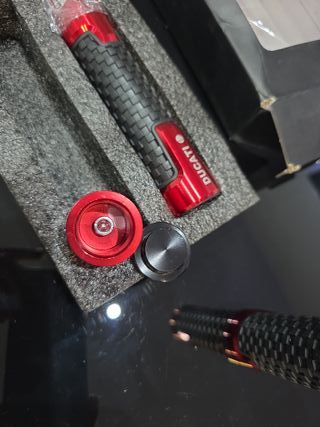 Puños DUCATI con tapón para manillar