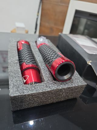 Puños DUCATI con tapón para manillar
