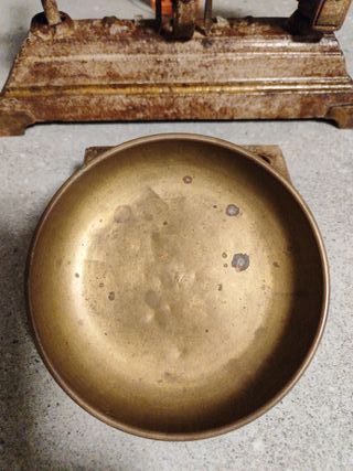 Balanza antigua hierro fundido y latón