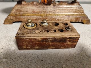 Balanza antigua hierro fundido y latón