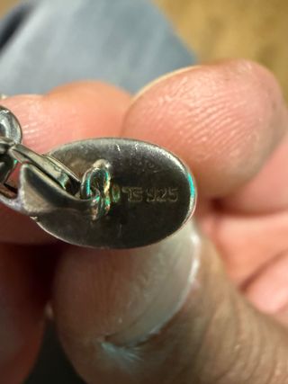 Pulsera plata con dijes (ámbar, cuerno, cruz)