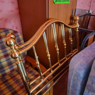 Cabecero de forja dorado