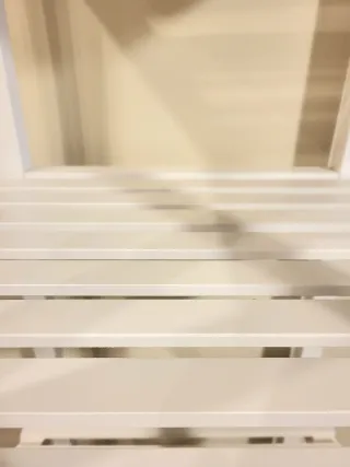 Estantería blanca de madera