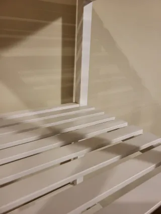 Estantería blanca de madera