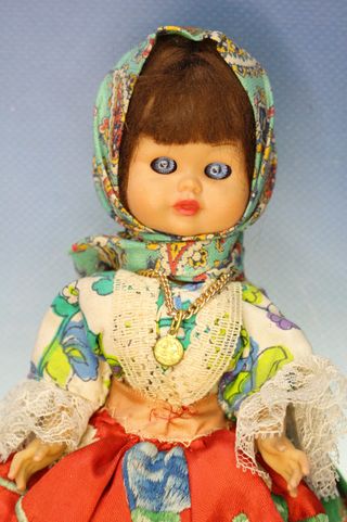 Costume regionale per bambole del Portogallo, Nazaré. Celluloide, composizione?