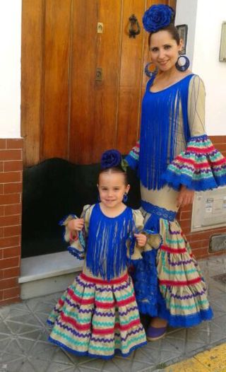 Traje de flamenca beige con volantes