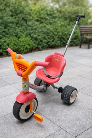 Triciclo infantil con manillar