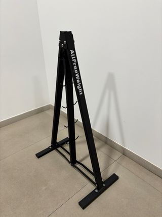 Soporte negro con ganchos cromados