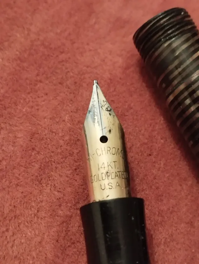 Pluma estilográfica vintage rayada