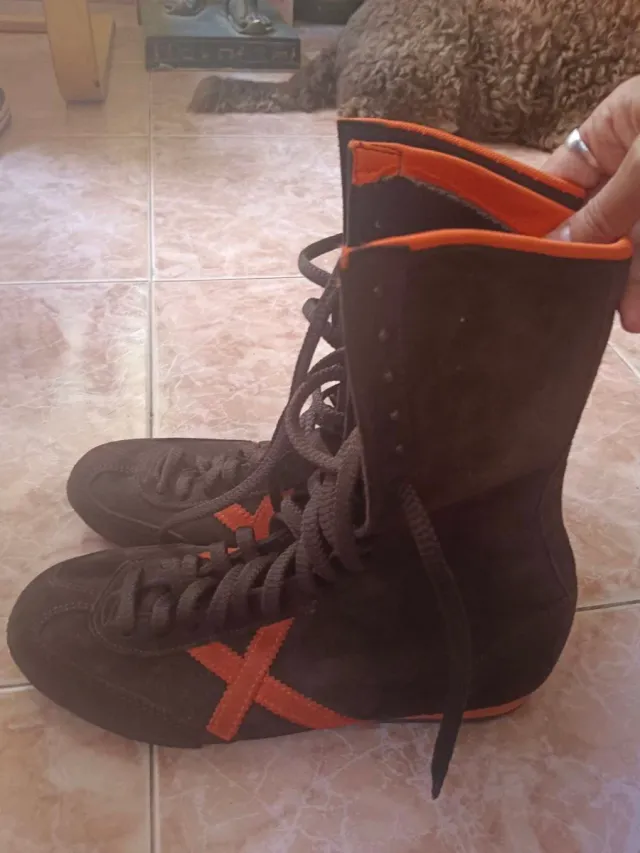 Botas Munich Talla 40/41 Negras Naranja