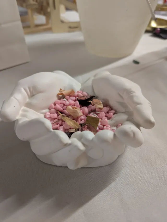 Svuotatasche mani gesso bianco