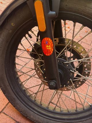 Brixton BX 125 Negra con Tubo Arrow