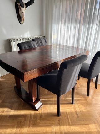 Mesa de comedor de madera con 4 sillas