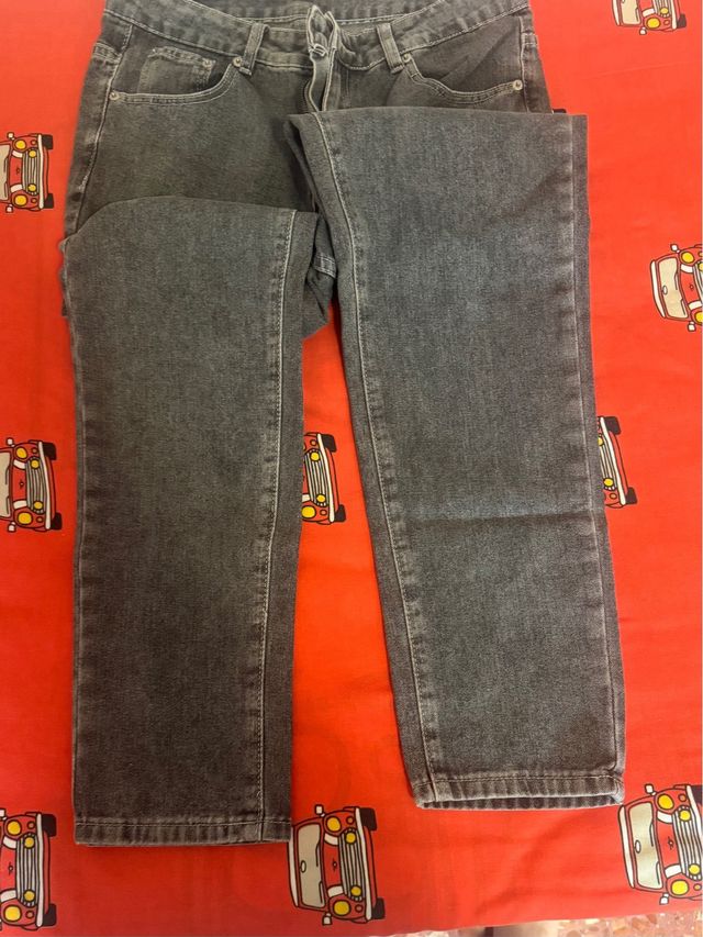 Pantalón vaquero gris