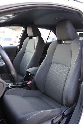 TOYOTA Corolla 1.8 125H ACTIVE TECH E-CVT