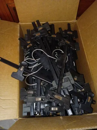 Lote Perchas Negras Plástico