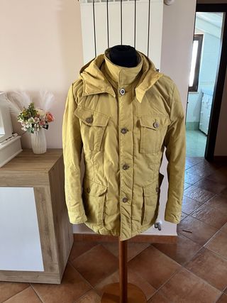 Cappotto Giallo con Cappuccio