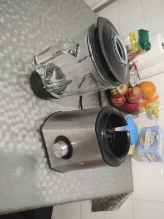 Licuadora
Dejo de funcionar, regalo para reparar