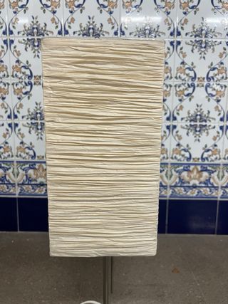 Lámpara de mesa metal y papel beige