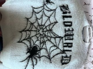 Jersey blanco con araña y telaraña