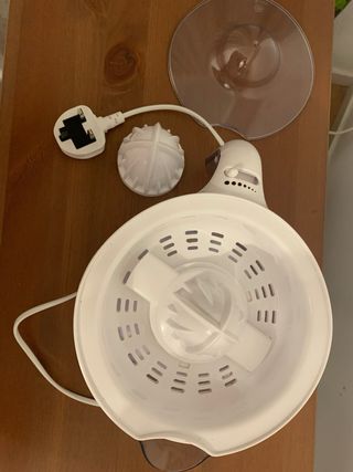 Exprimidor de naranjas eléctrico