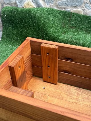 Fioriera rialzata in legno