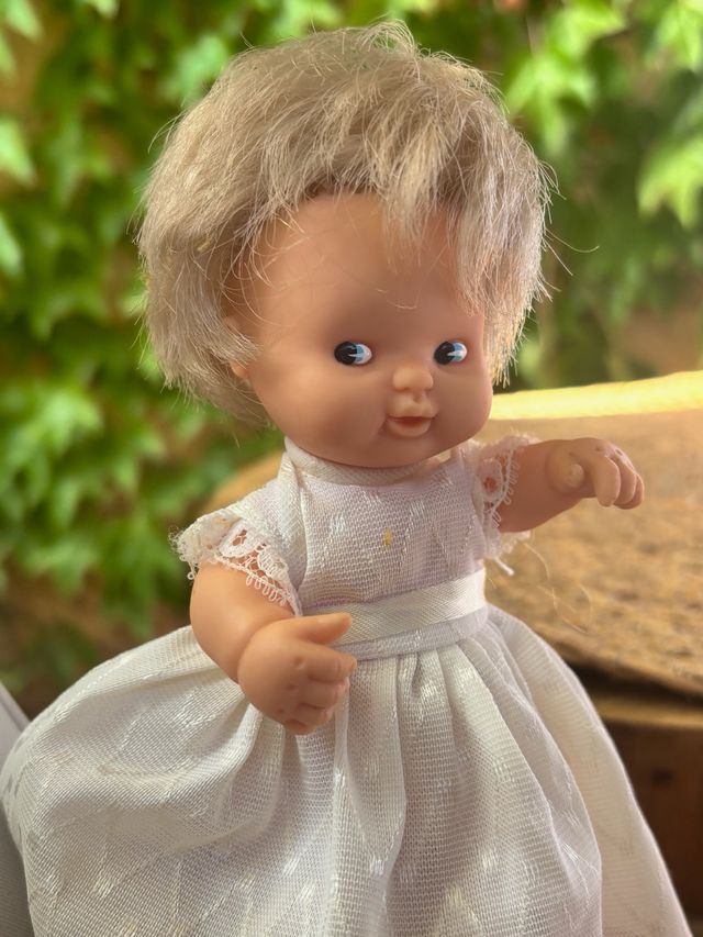 Muñeca Barriguita Famosa Vestido Blanco