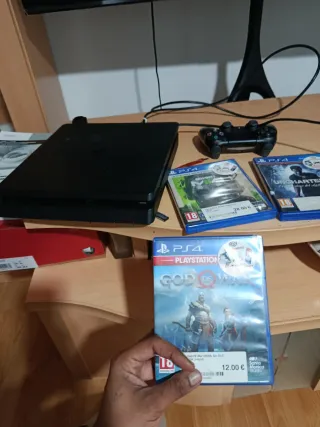 Consola PS4 Slim Negra + 2 Juegos