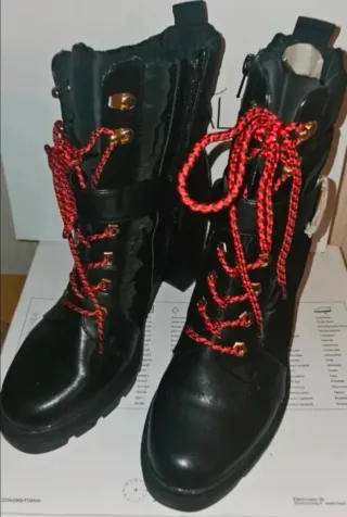 Botines de piel negros