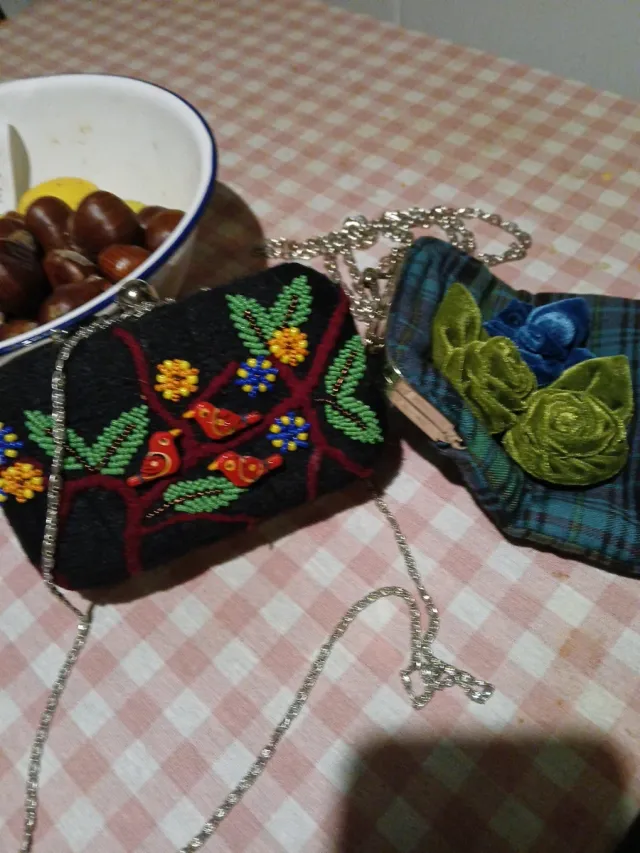Bolsos de mano con cadena