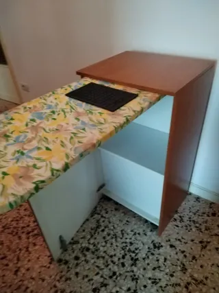 Asse da stiro mobile con contenitore