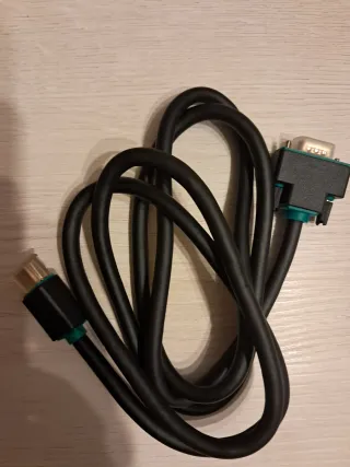Cable HDMI a VGA. 

