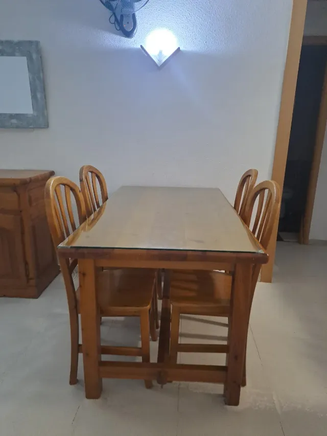 Mesa pino cristal y 4 sillas