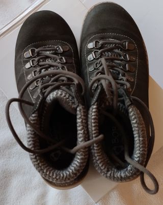 Botas trekking mujer negras y grises