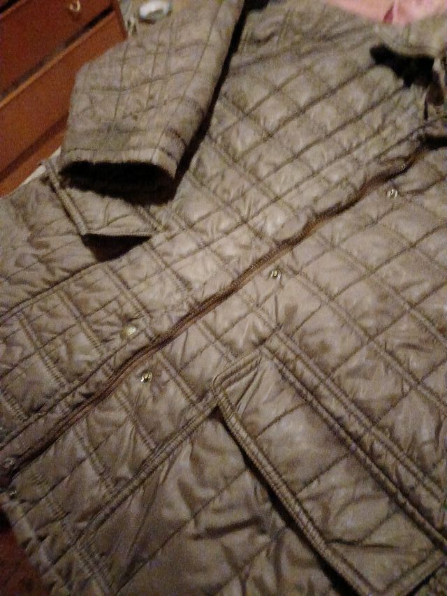 Chaqueta acolchada marrón , perfecta para el frío